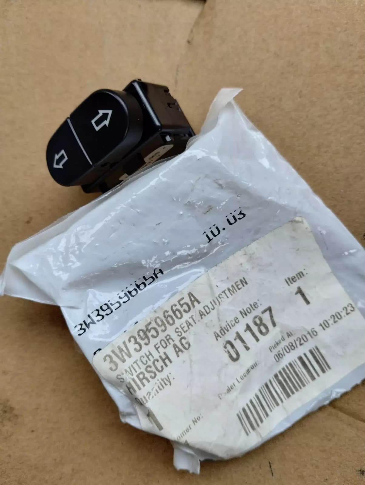 ORIGINAL BENTLEY SWITCH FOR SEAT ADJUSTMEN 1 PCS Nr: 3W3959665A