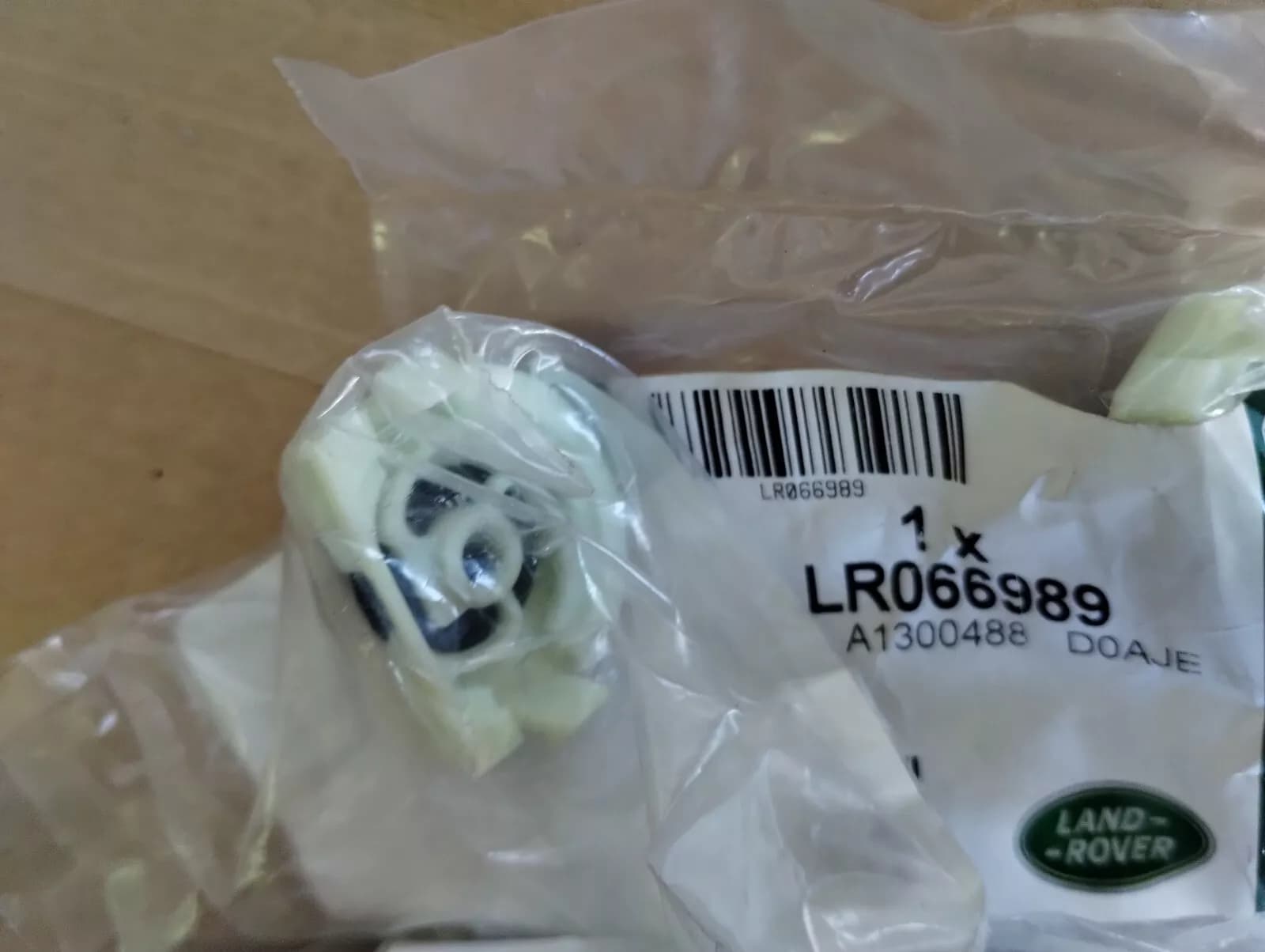 Genuine Jaguar, Land Rover, Clip 7 pcs no: LR066989