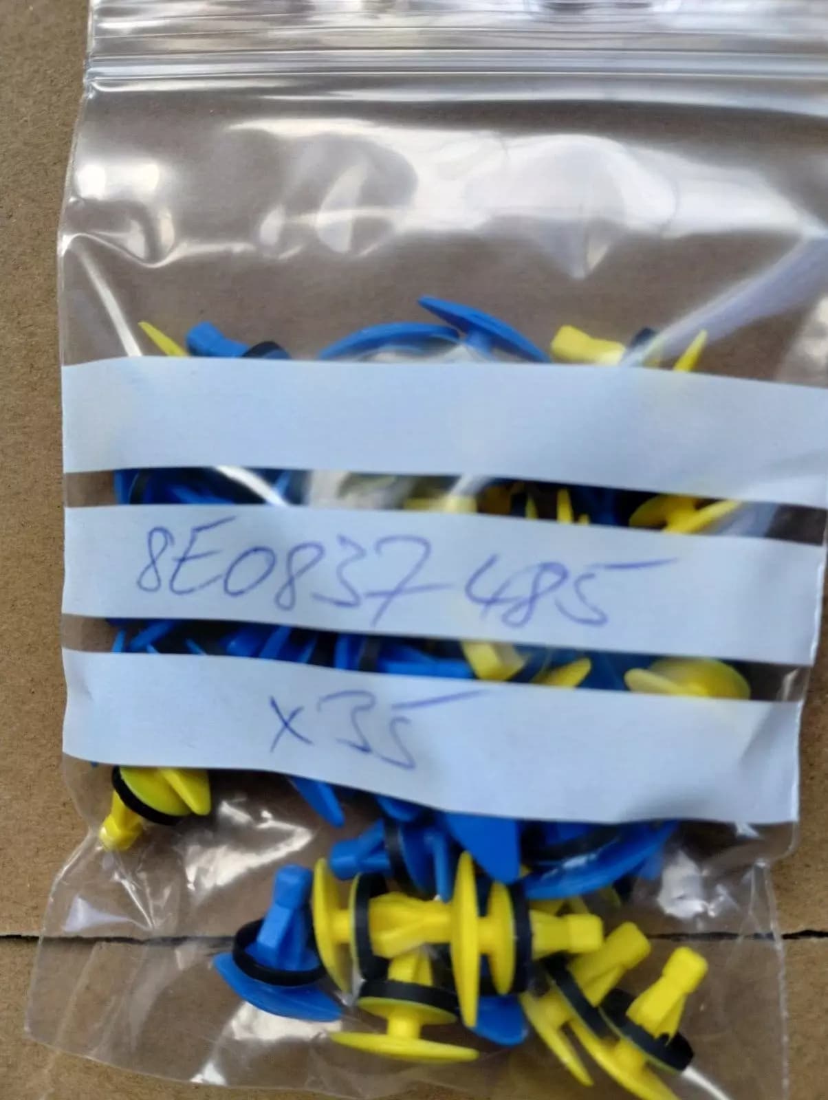 ORIGINAL BENTLEY CLIP 35 PCS NR: 8E0837485