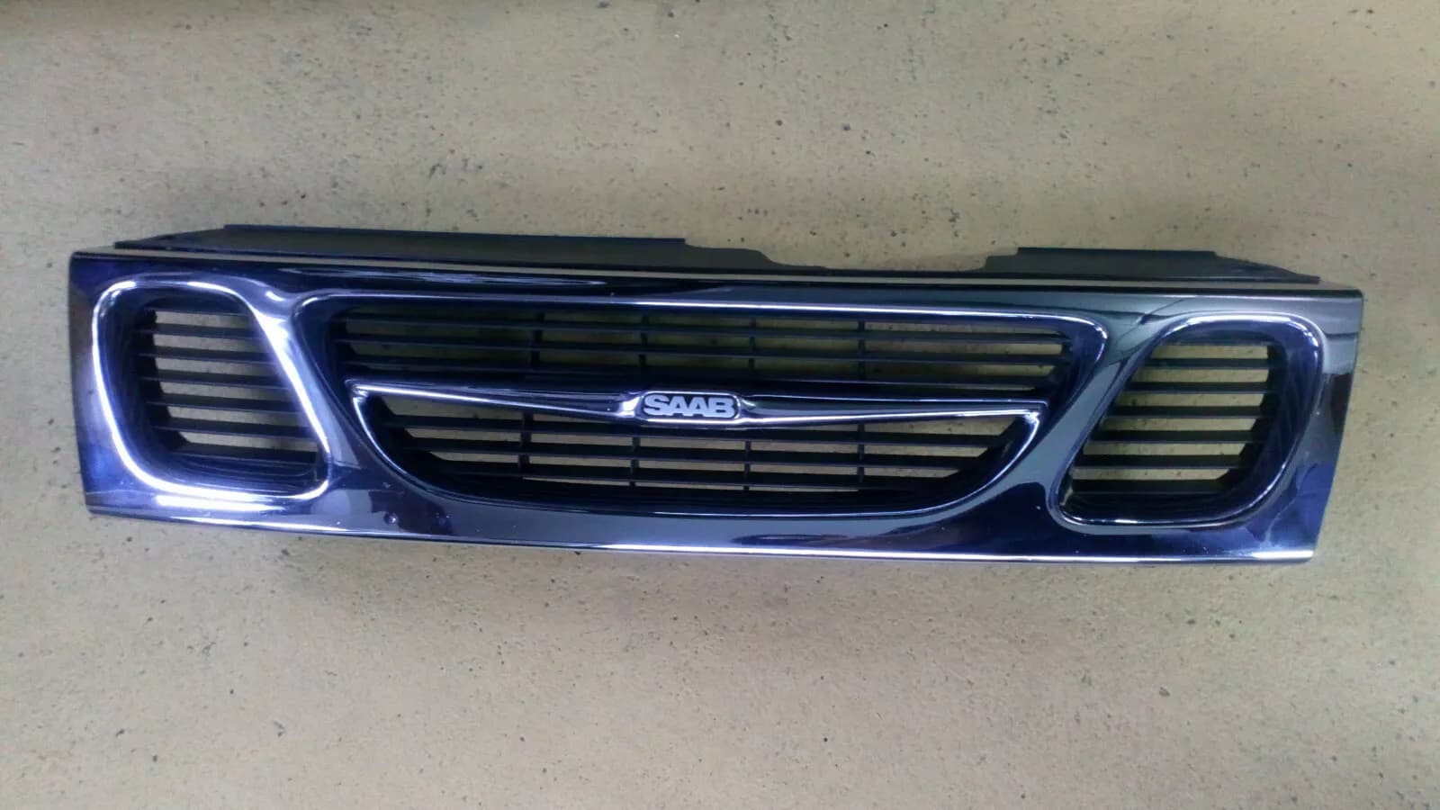 Saab 9-5 Genuine radiator grille part no : 4677191