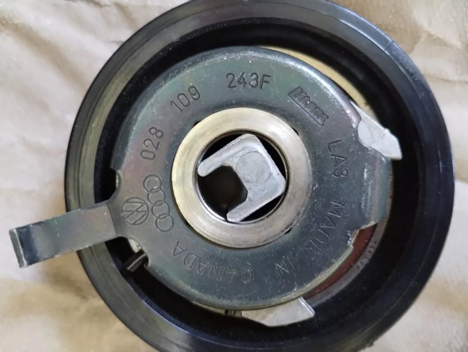 Genuine Volkswagen, Audi Tensioner No: 028109243F