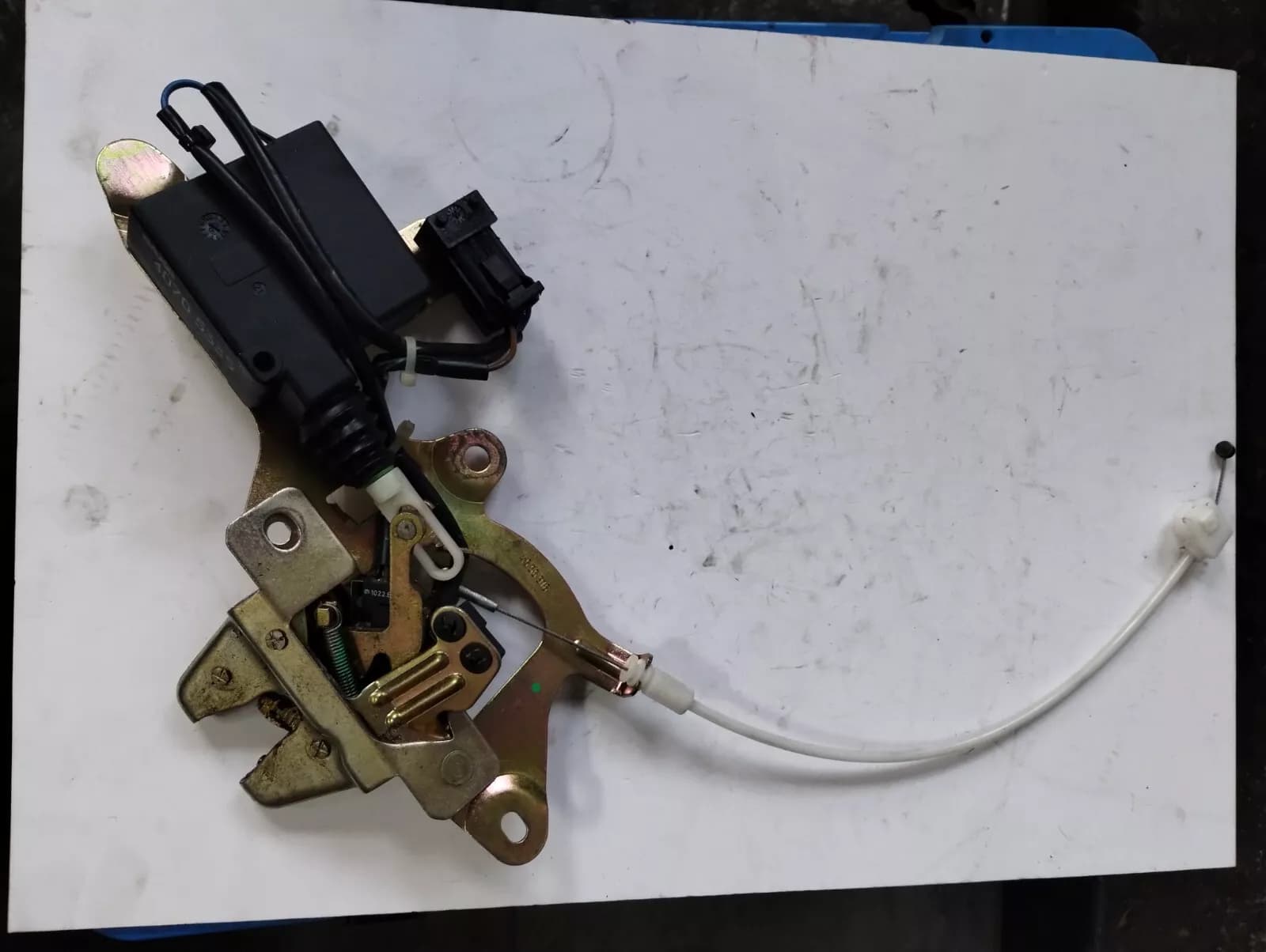 SAAB 9000 Tailgate trunk latch No : 40705335, 4556916