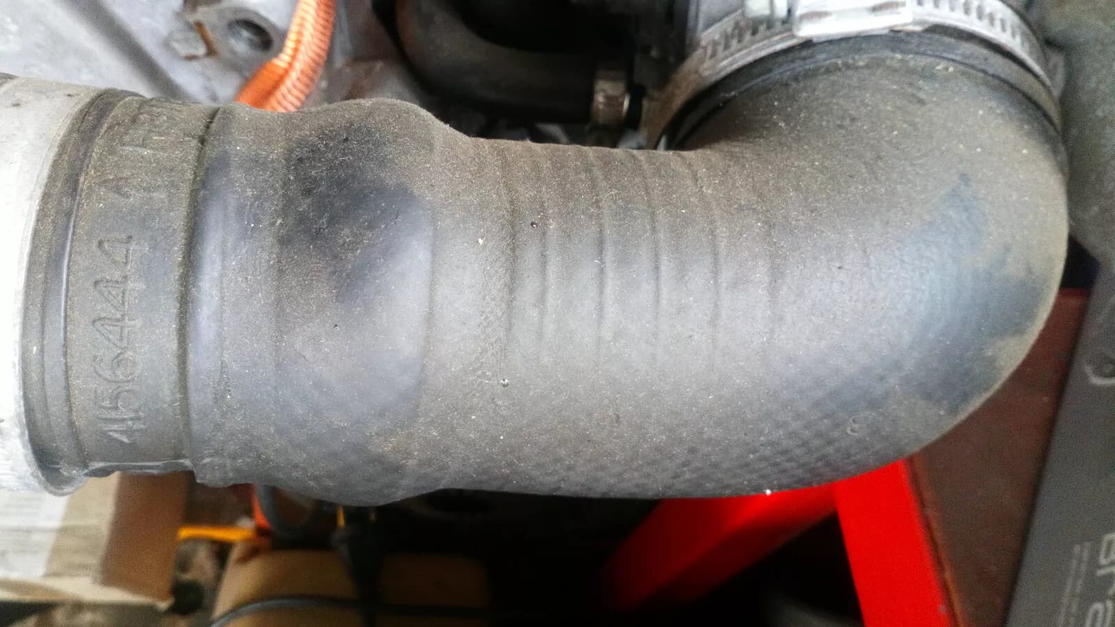 Saab 9000 CS, CSE, CDE (1992-98) Turbo Hose Part no: 4156444