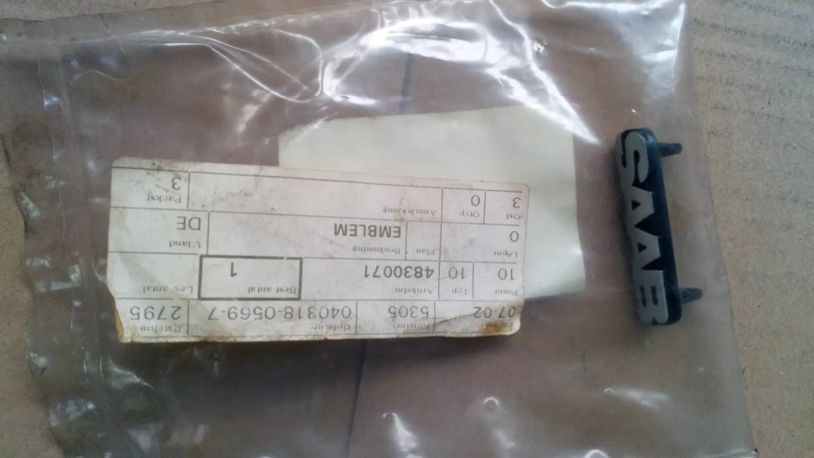 Saab 9-3 grille emblem no:4830071