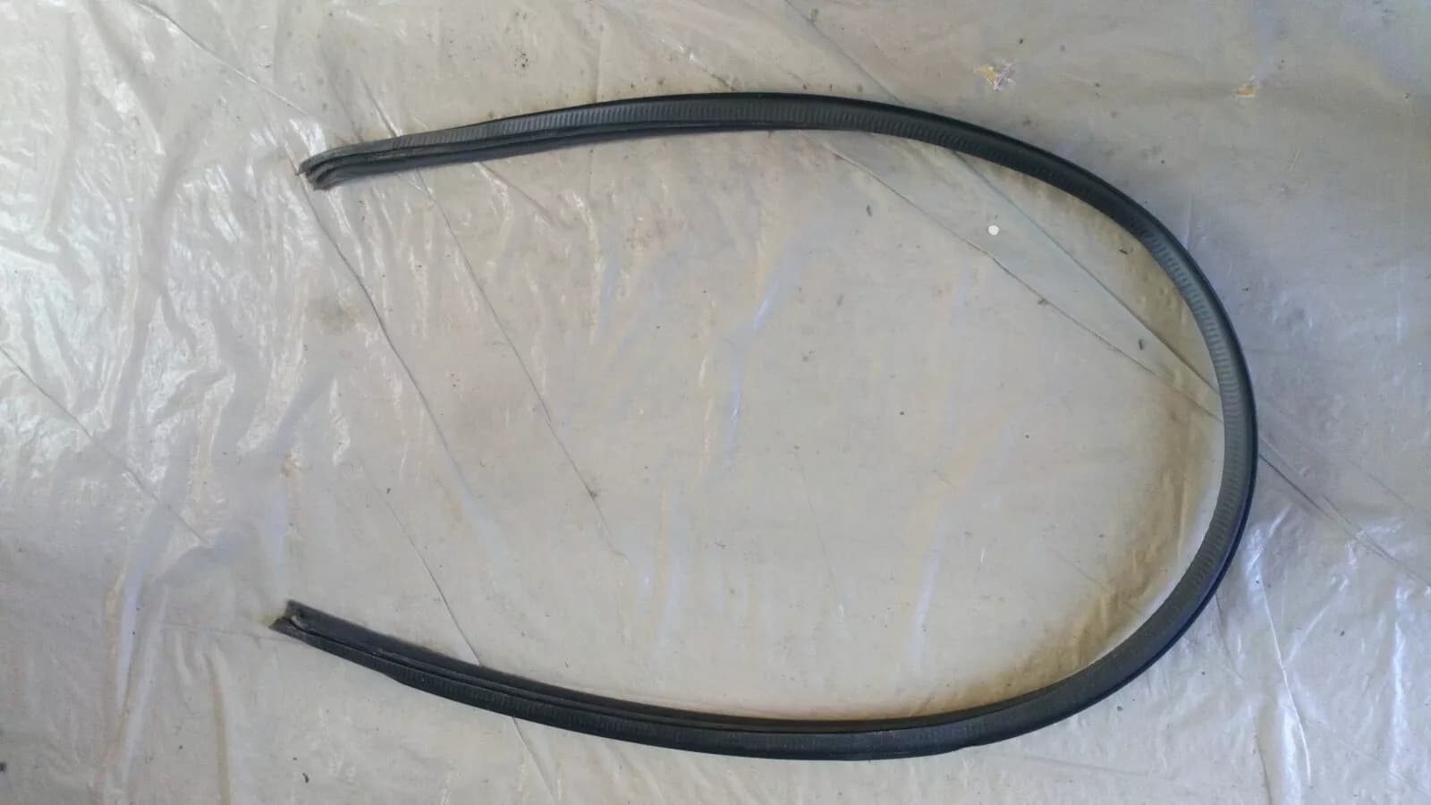 SAAB 9000 upper left door seal part no:4559043 year:1992-98