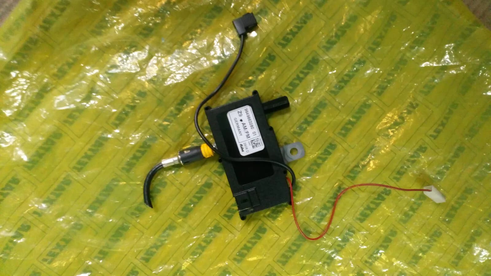 Peugeot antenna amplifier part no :9649863280