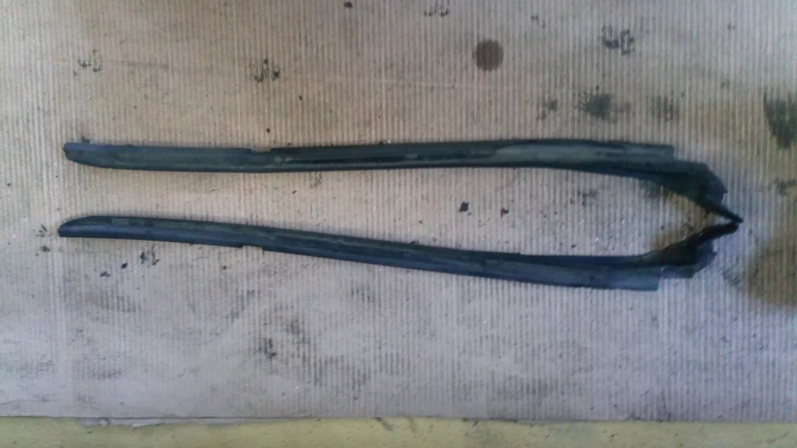 Peugeot 607 windshield seal