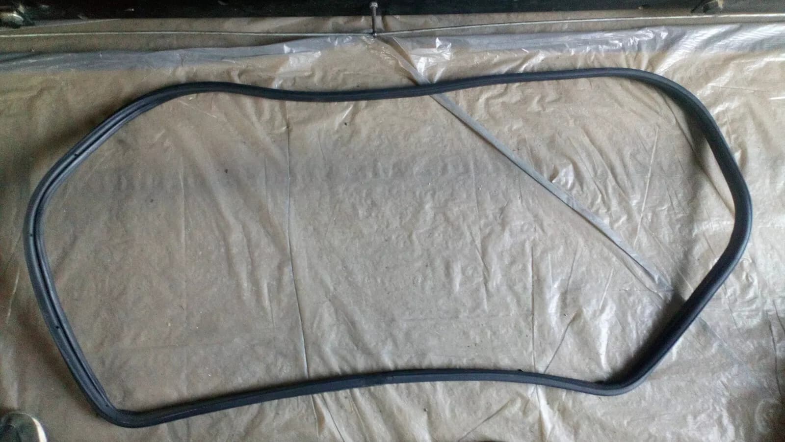 Saab 9-3, 900NG Convertible trunk lid seal year:1994-2003