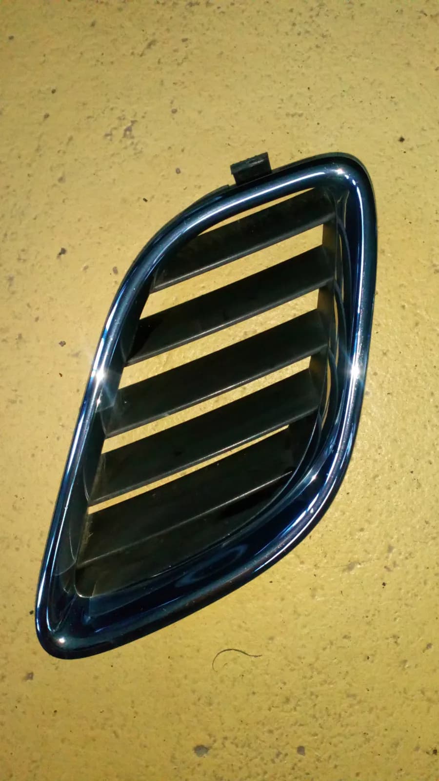 SAAB 9-5 radiator grille left part no:5142831 year from 2002-