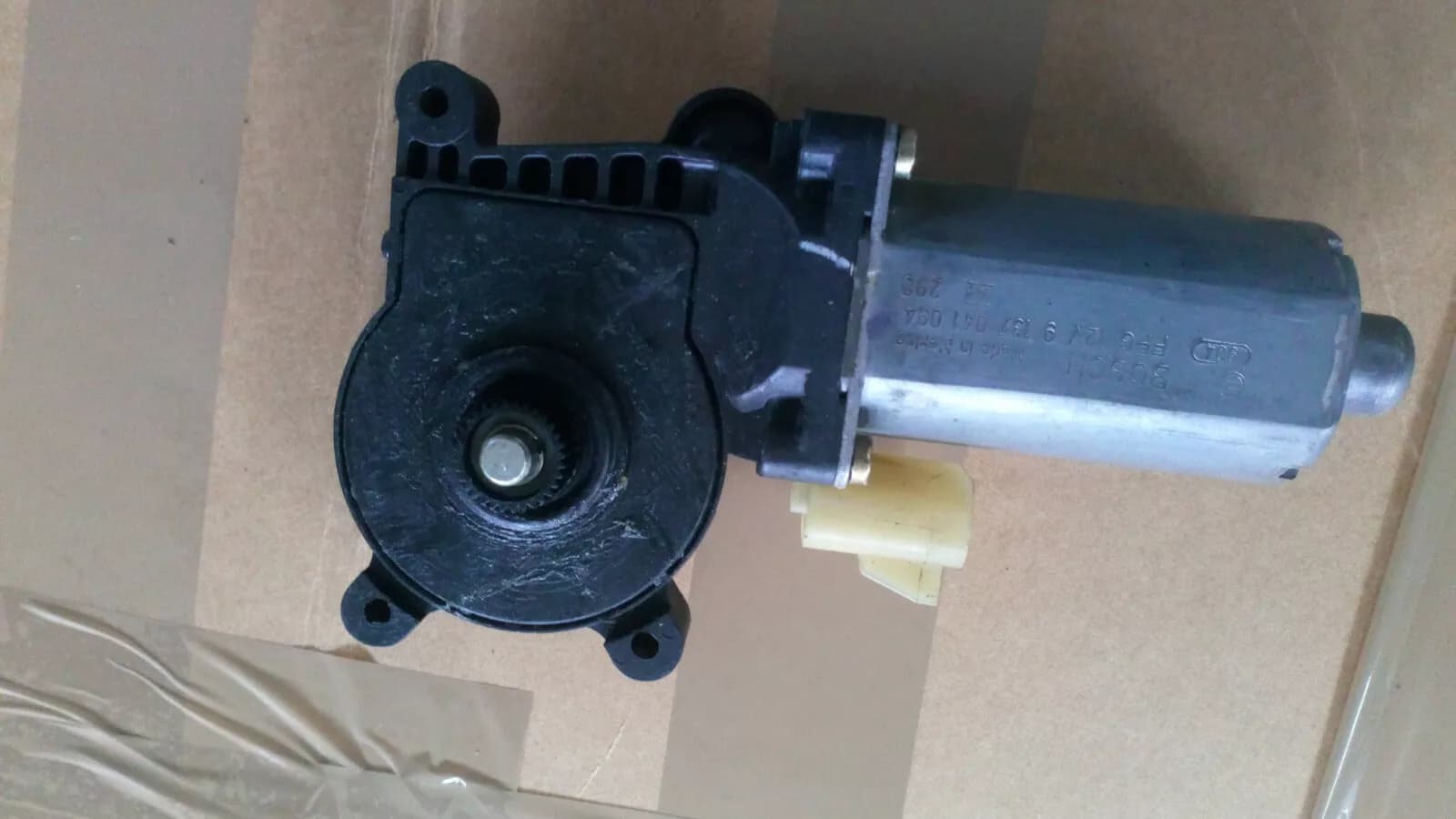 Mercedes W163 window regulator motor left rear Bosch 9 137 041 094