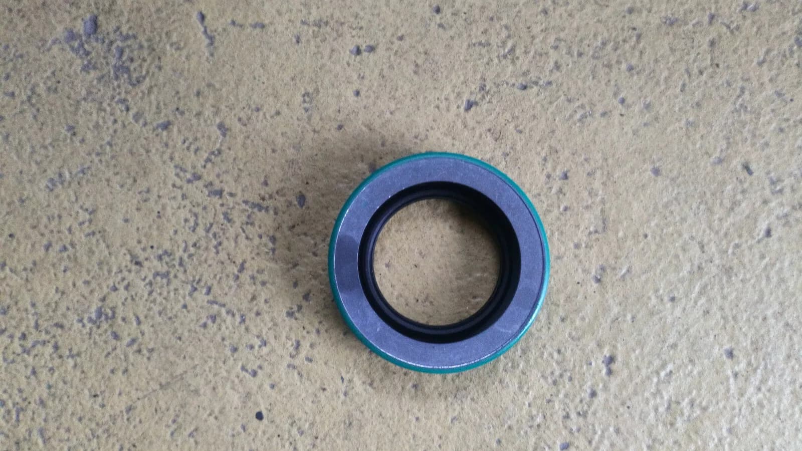 Jaguar XJ40, X300, XJS, Gearbox seal Part No:AEU4006