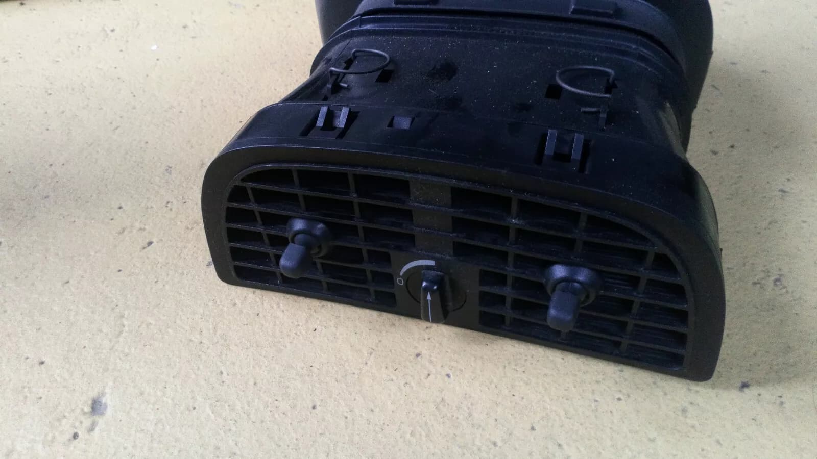 SAAB 9000 air duct part no:4382545