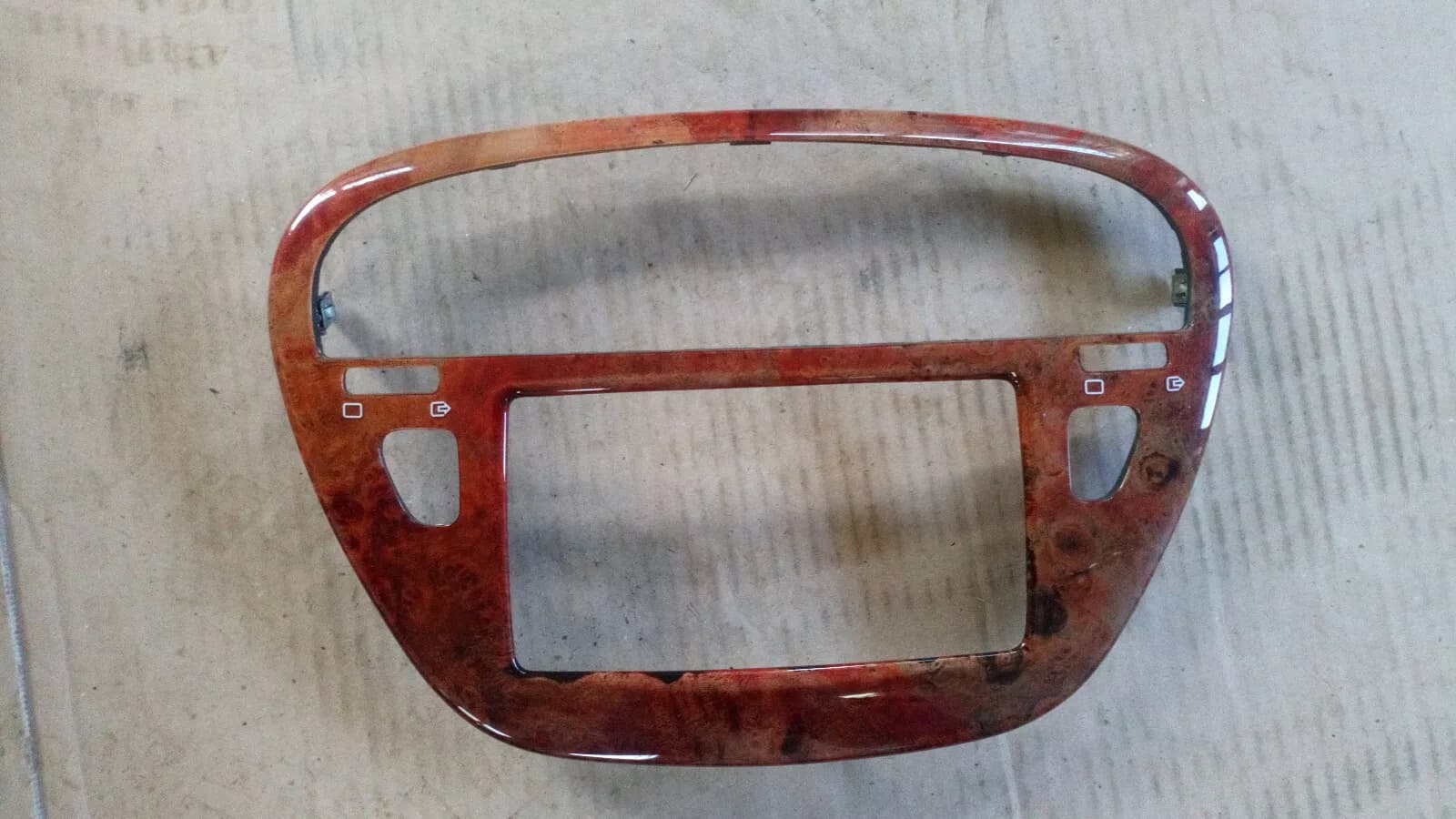 Peugeot 607 wood paneling center console