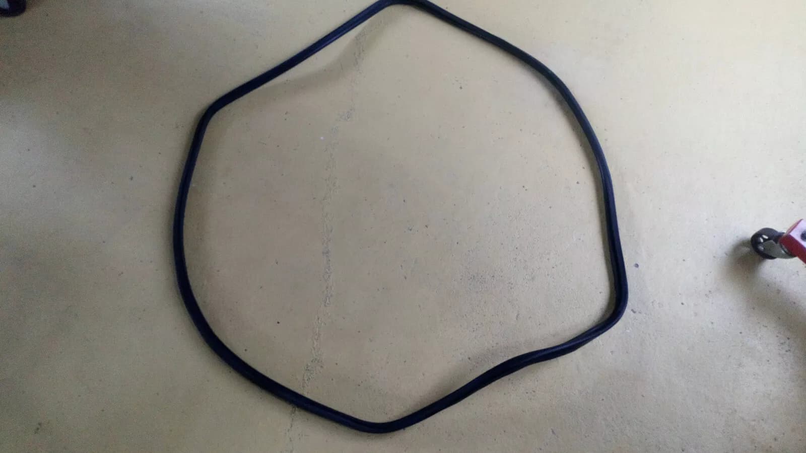 Peugeot 607 tailgate seal year: 2008