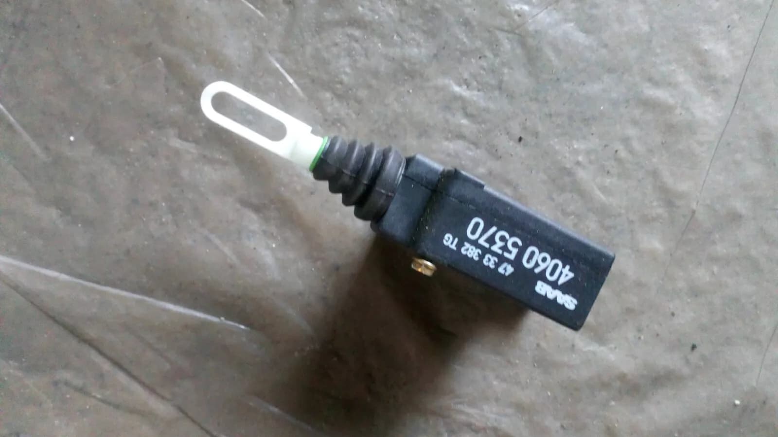 Saab 9-3, 900NG Convertible Trunk lid lock motorPart no:4733382:Year 1996-2003