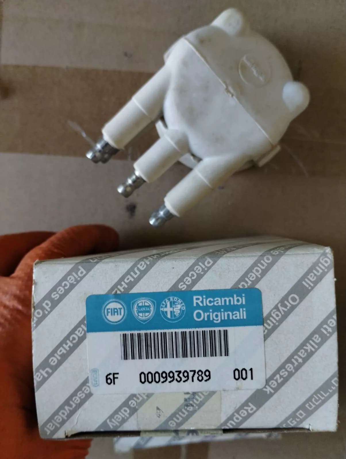 Genuine Fiat DISTRIBUTOR CAP No: 9939789