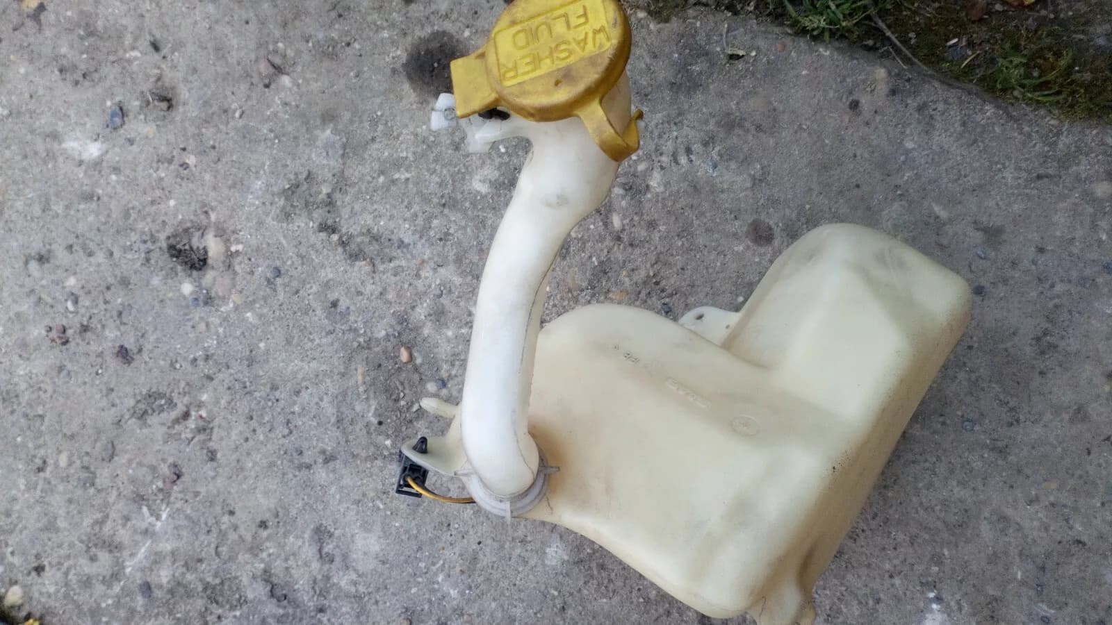 Saab 900 NG washer fluid reservoir with sensor, engine year:1994-98