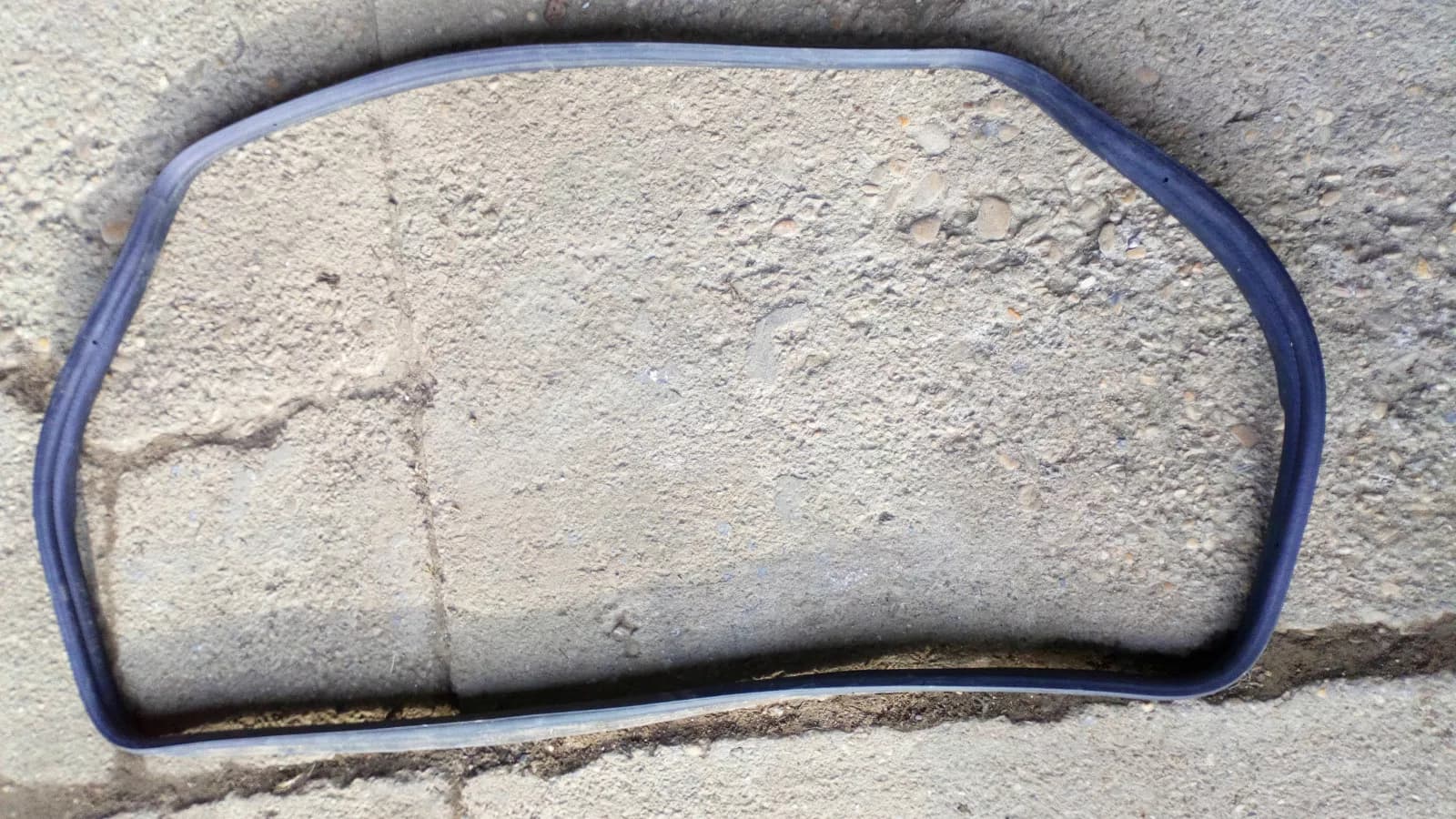 SAAB 9-3 tailgate gasket year:2003-11