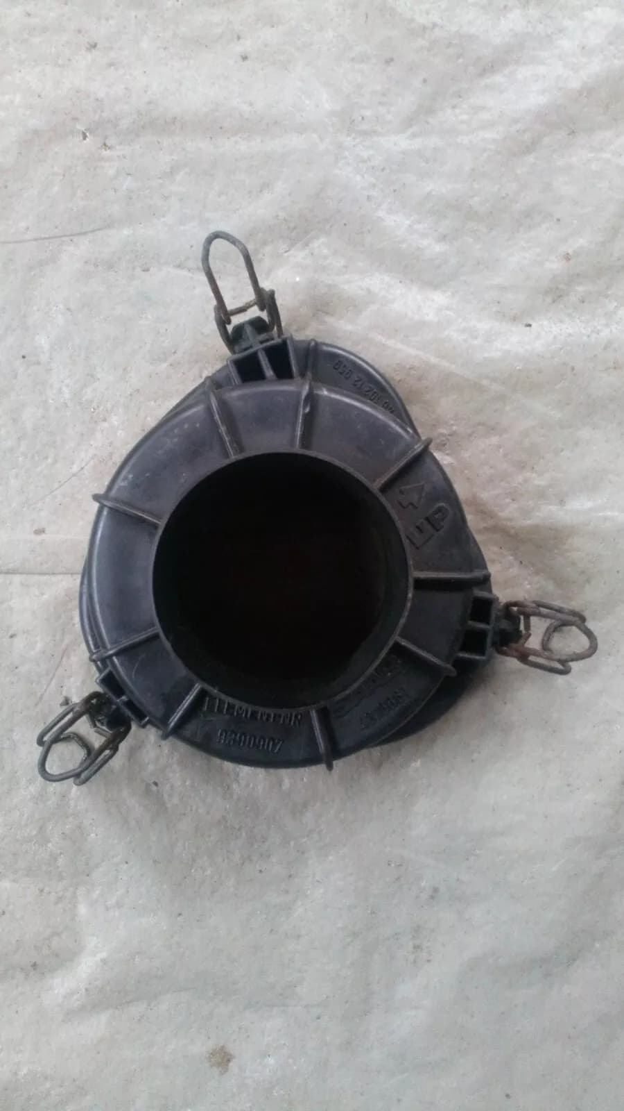 SAAB 9000 air filter house cover part no:4016861