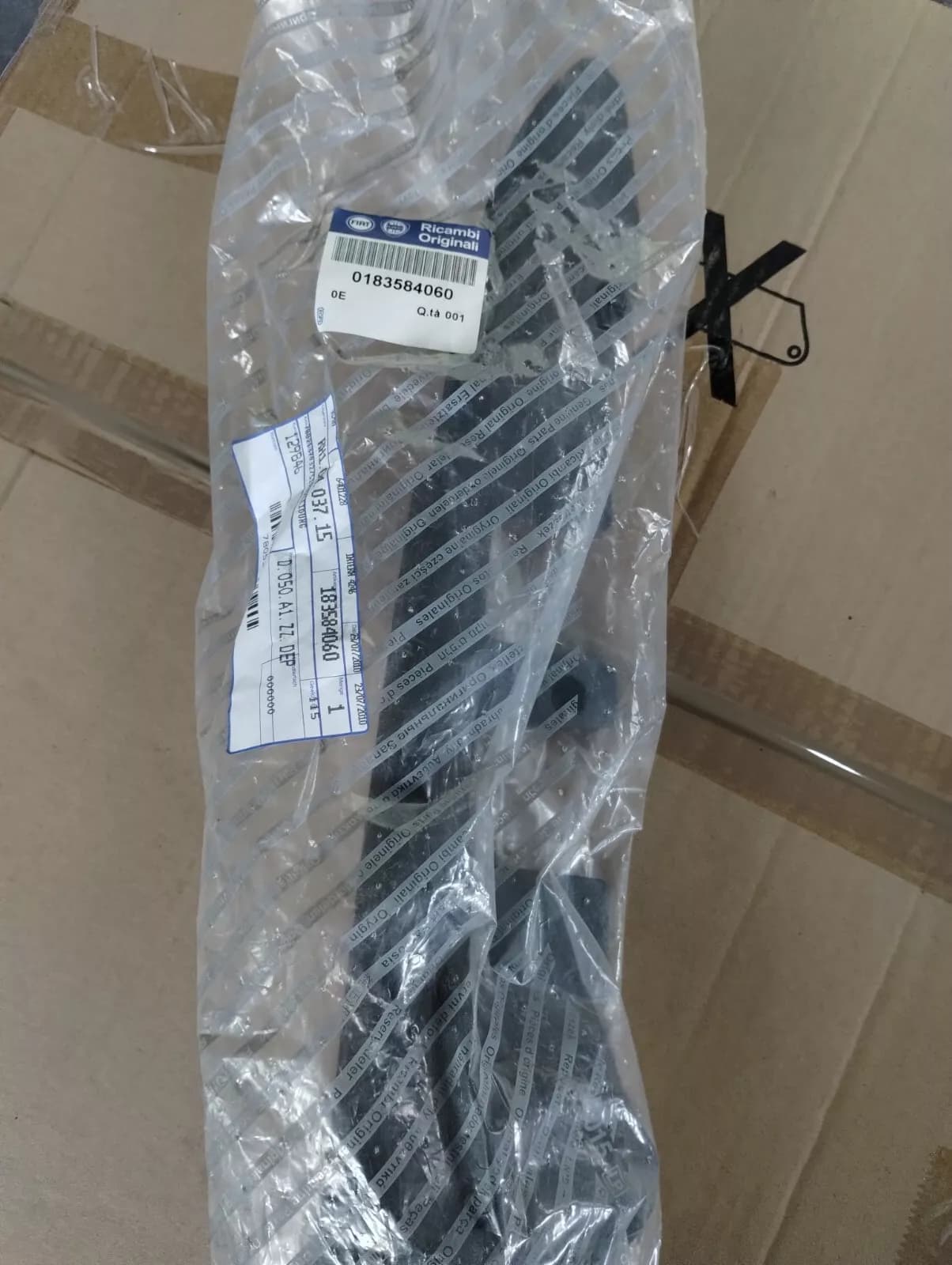 Genuine FIAT, Alfa Romeo, Lancia covering No: 183584060