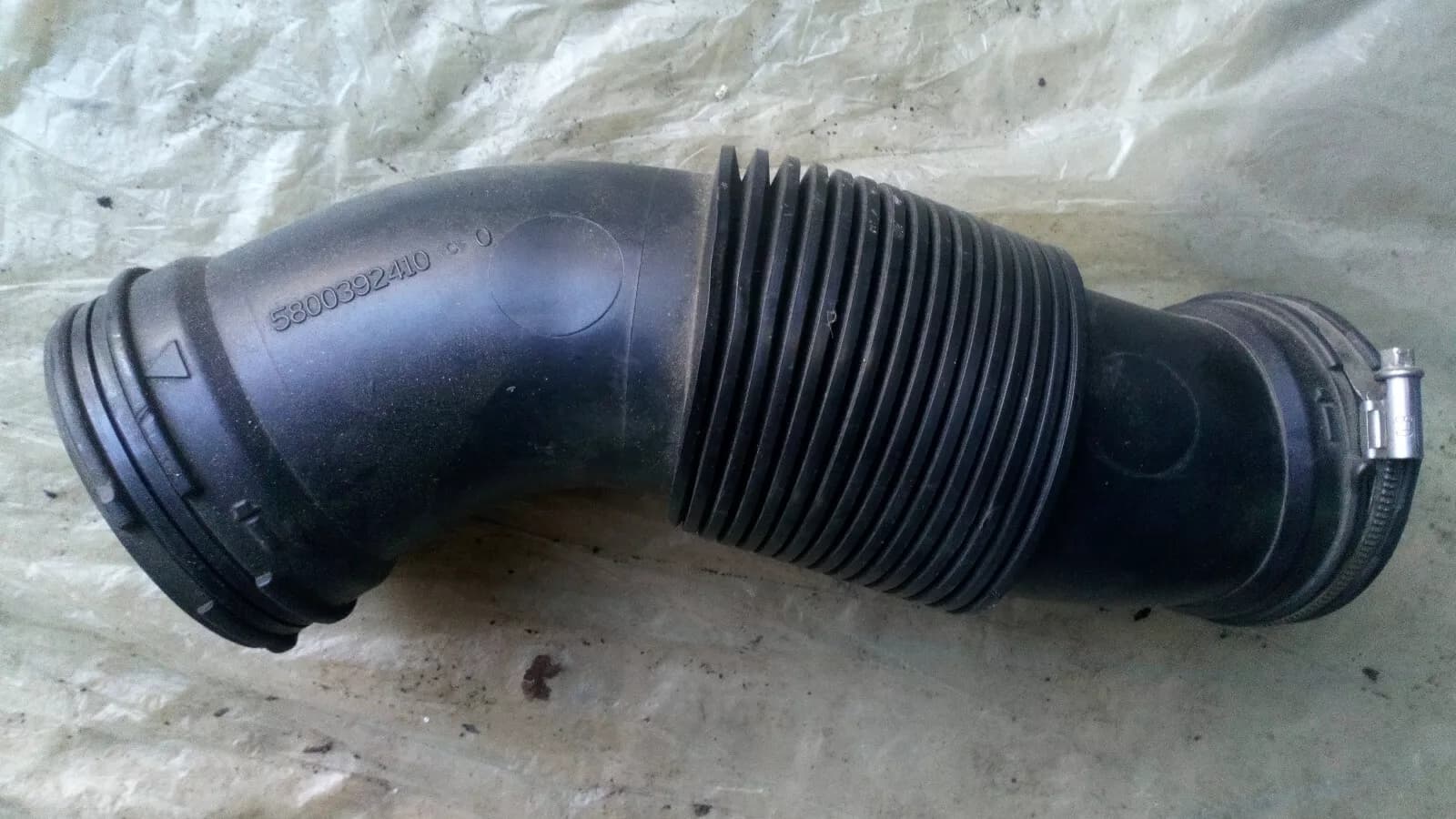 Peugeot 607 air intake hose part no : 95800392410