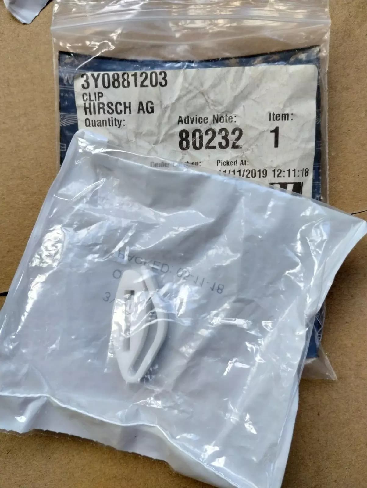 ORIGINAL BENTLEY CLAMP FOR SEAT FRAME 2 PCS NR: 3Y0881203