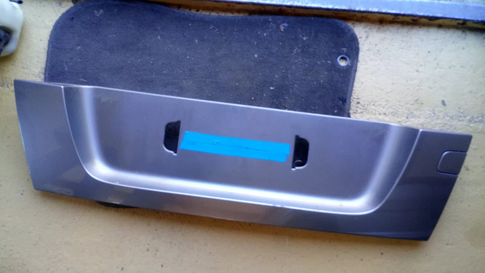 SAAB 9-5 station wagon, rear door trim silver 279 part no:5283619 year:2002-05