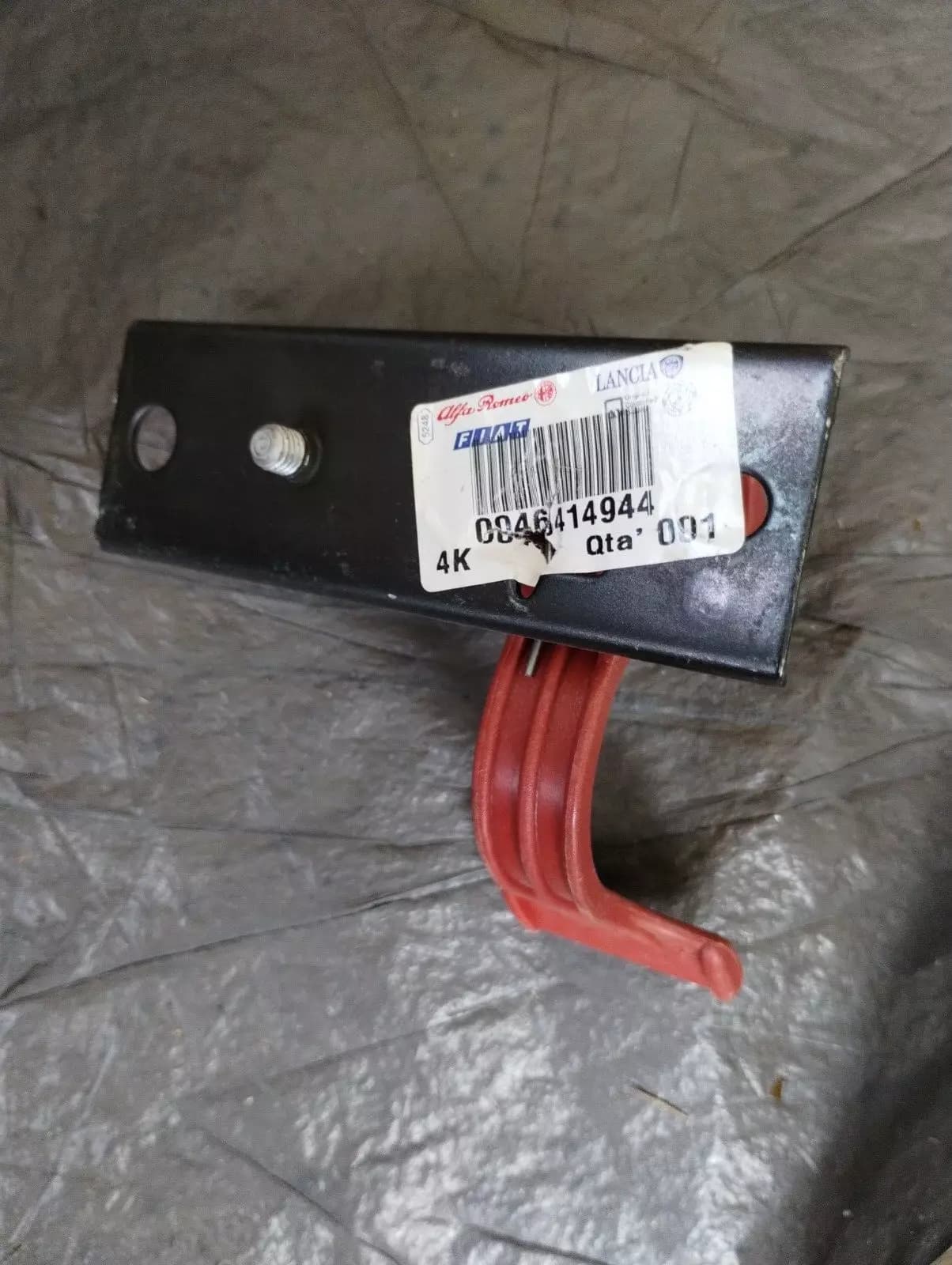 Genuine Fiat bonnet loock No : 46414944