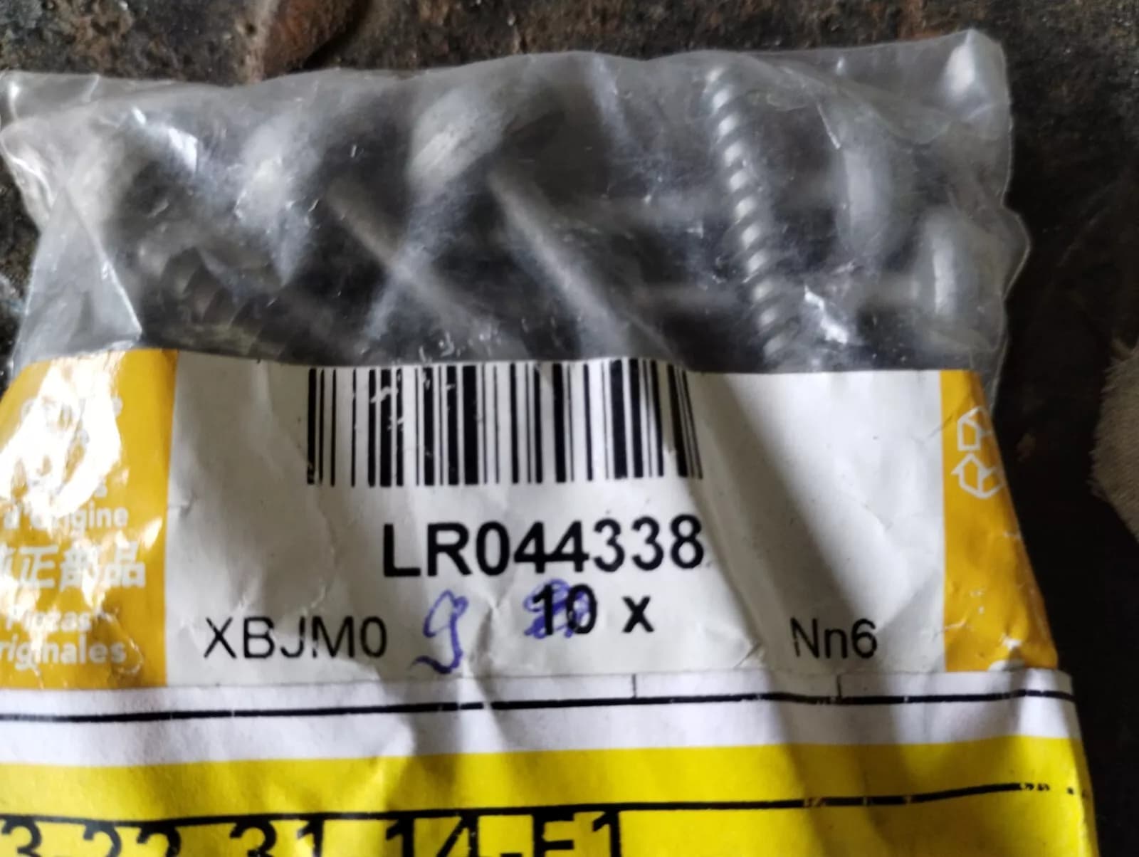 Genuine Jaguar screw 9 pcs No : LR044338