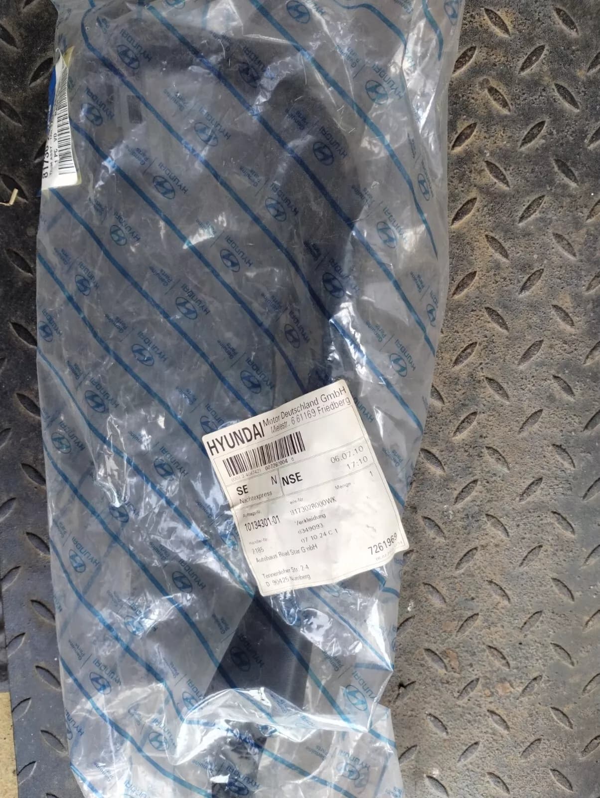 HYUNDAI, KIA Genuine TRIM ASSY-TAIL GATE FRAME No: 817302R000WK