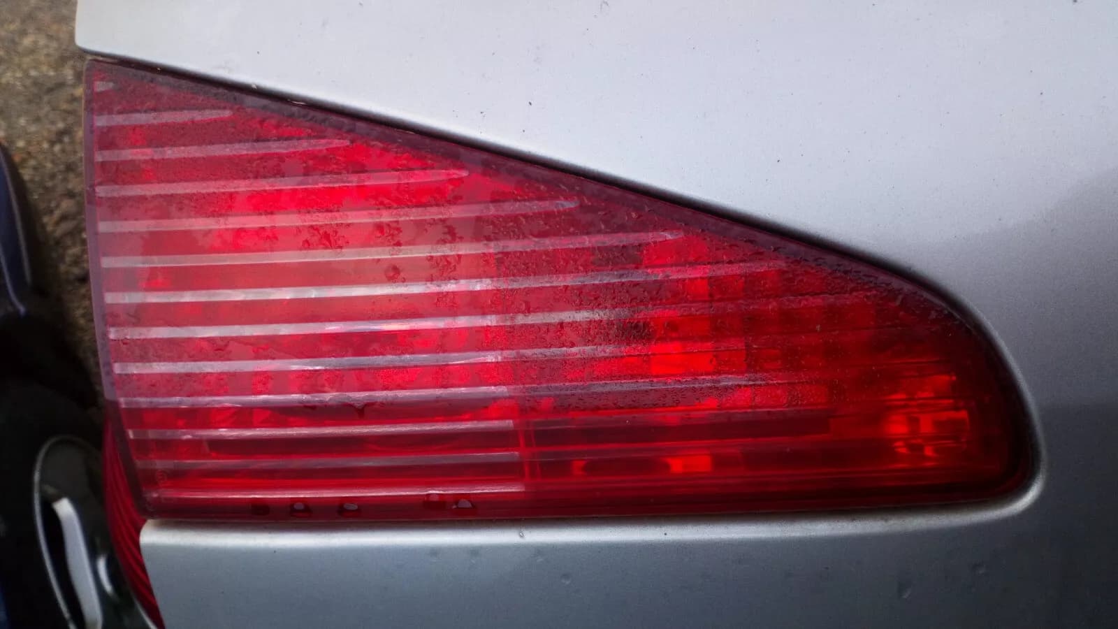 Peugeot 607 original tail light inside left year:2007