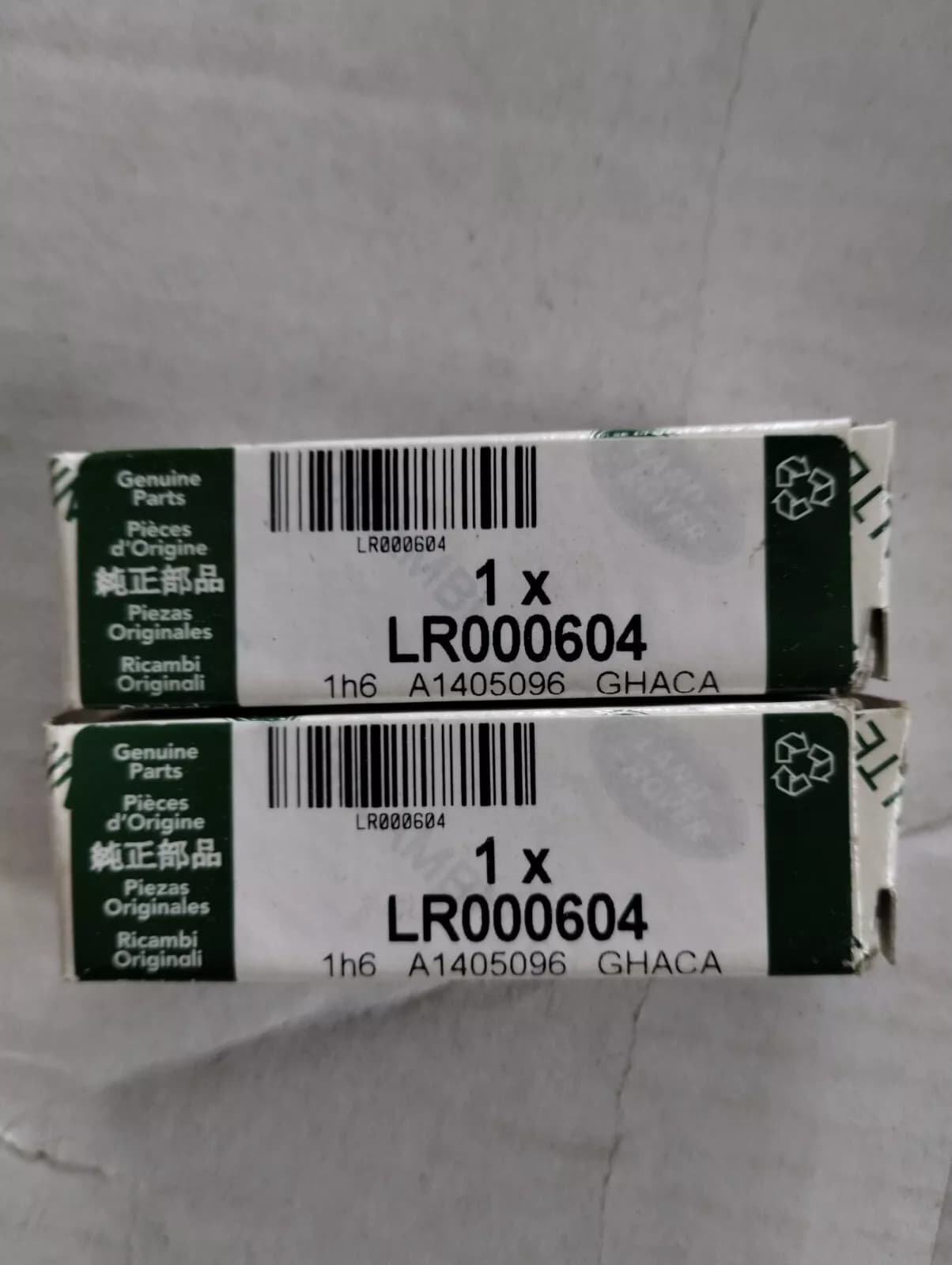 Jaguar, Land Rover, genuine Spark plug 2Pcs No: LR000604