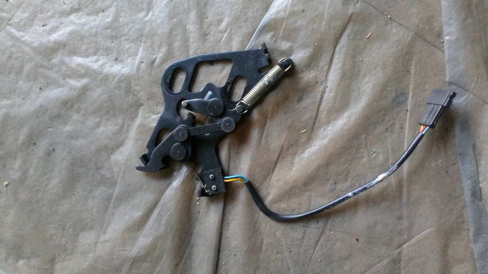 SAAB 9-3, 900NG convertible top lock left part no:5184650 year:1994-2003