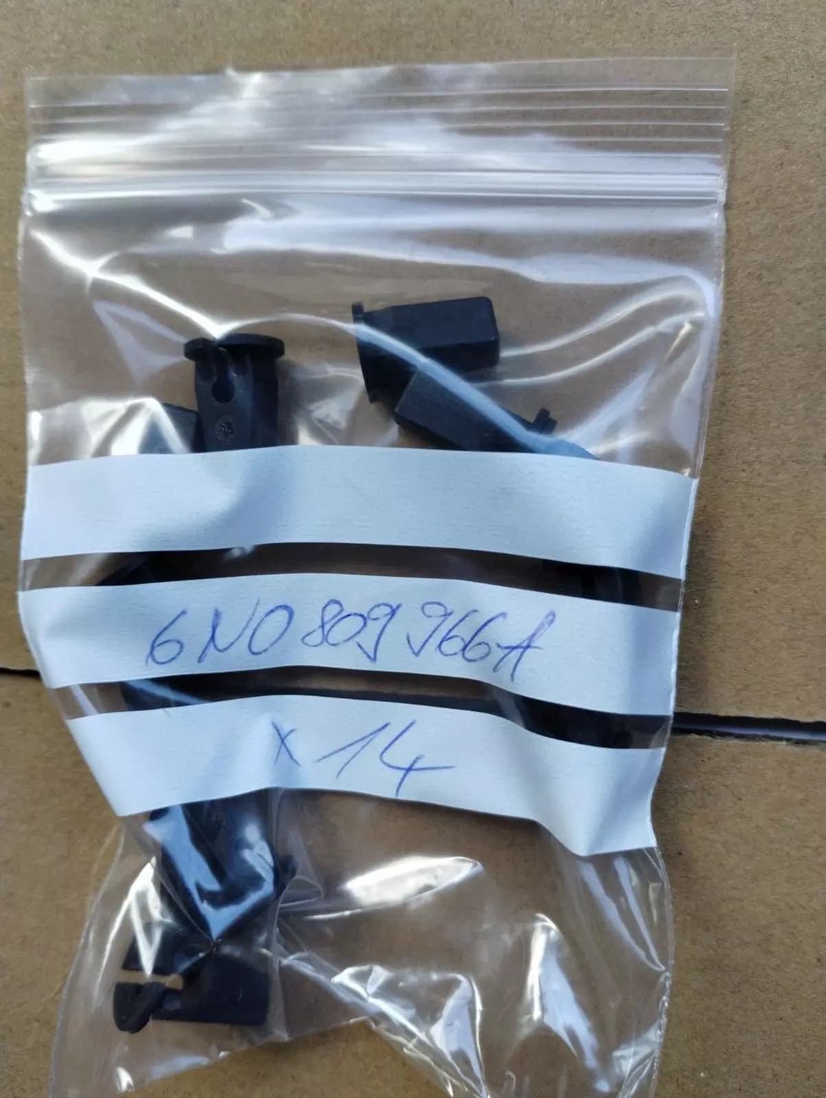 ORIGINAL BENTLEY EXPANDING NUT 14 PCS NR: 6N0809966A