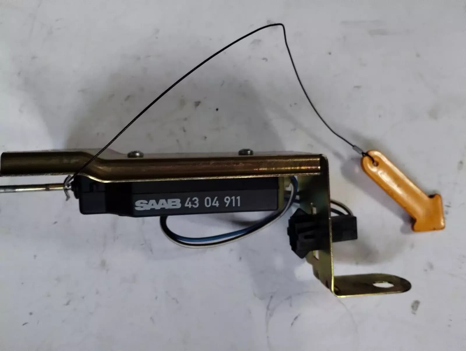 SAAB 9000 FUEL TANK CAP LOCK No: 4304911