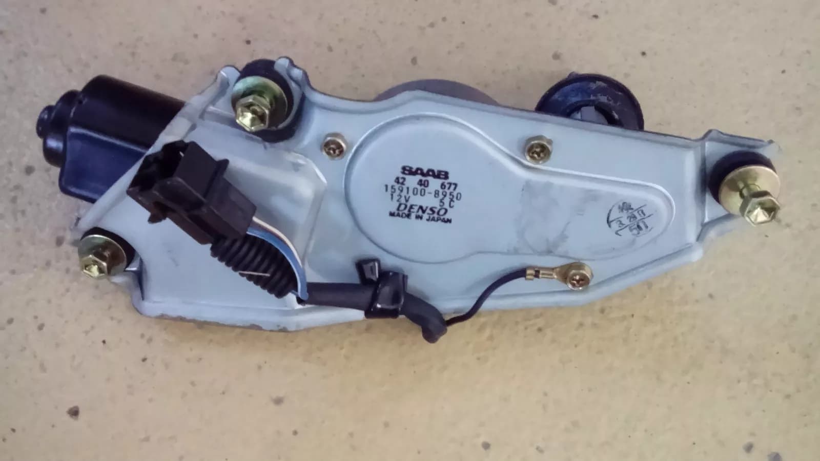 SAAB 9-3 rear window wiper motor part no:4240677 year: 2001