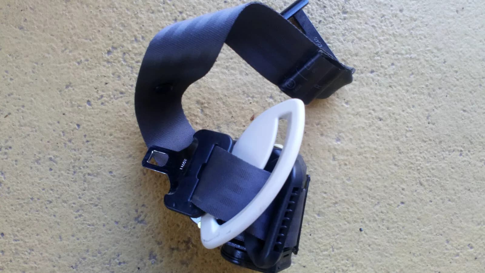 SAAB 9-5 seat belt right rear part no:5012604 year:2002