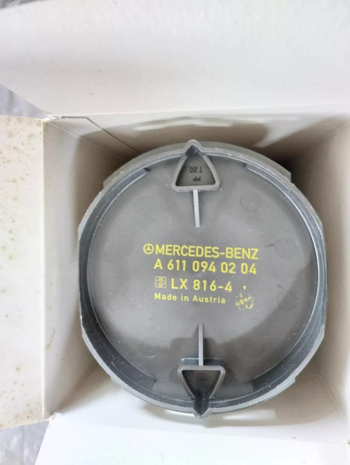 Mercedes genuine Air fliter NR: A6110940204