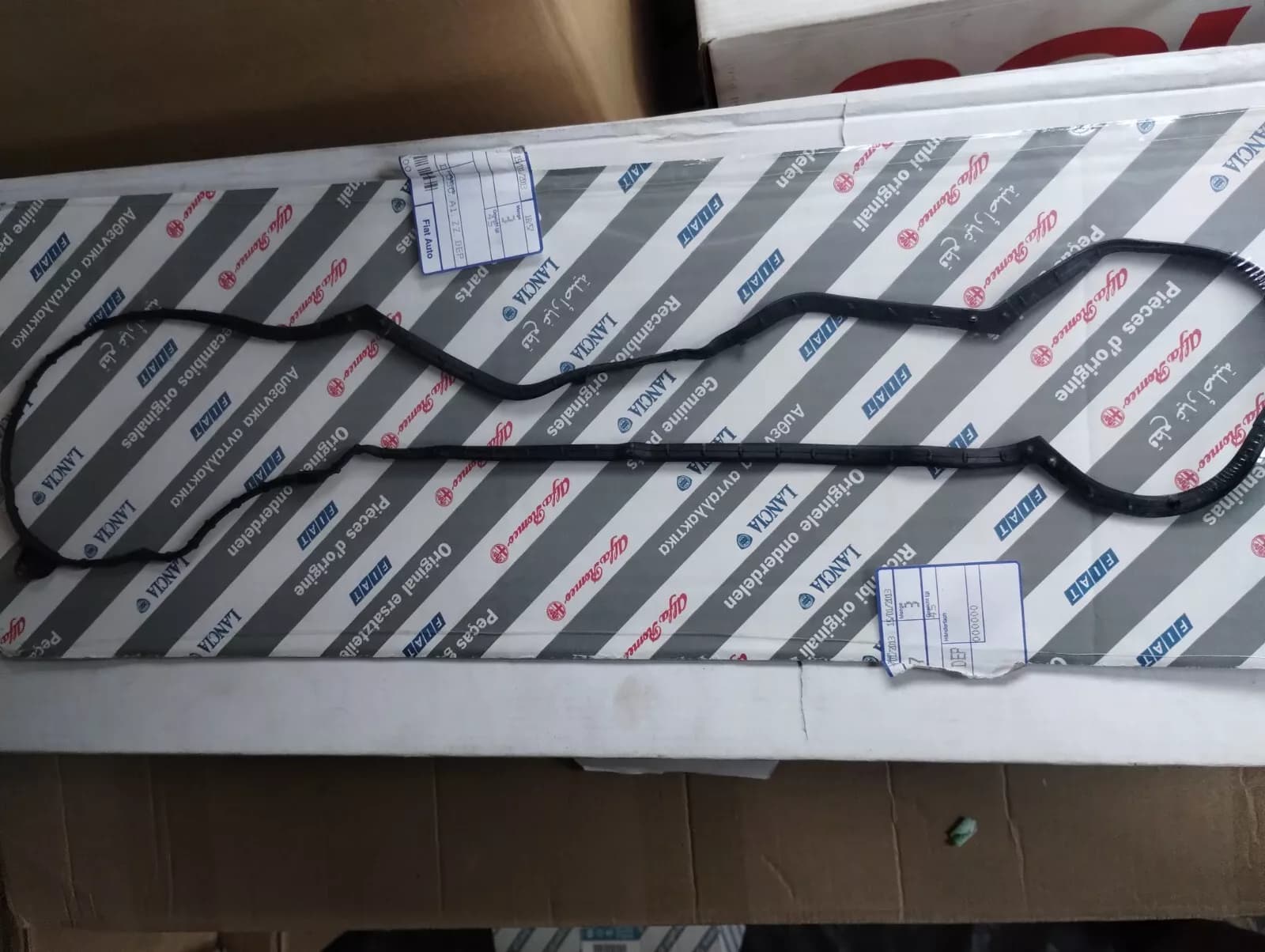 Genuine Fiat, Lancia, Alfa Romeo, CYLINDER HEAD COVER GASKET No: 55228597