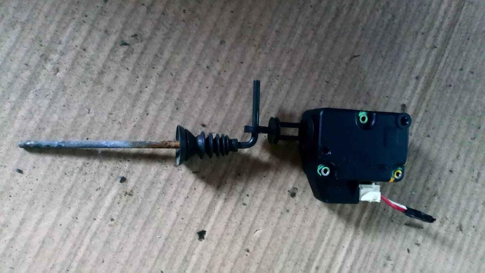 Peugeot 607 fuel filler cap lock engine year:2006