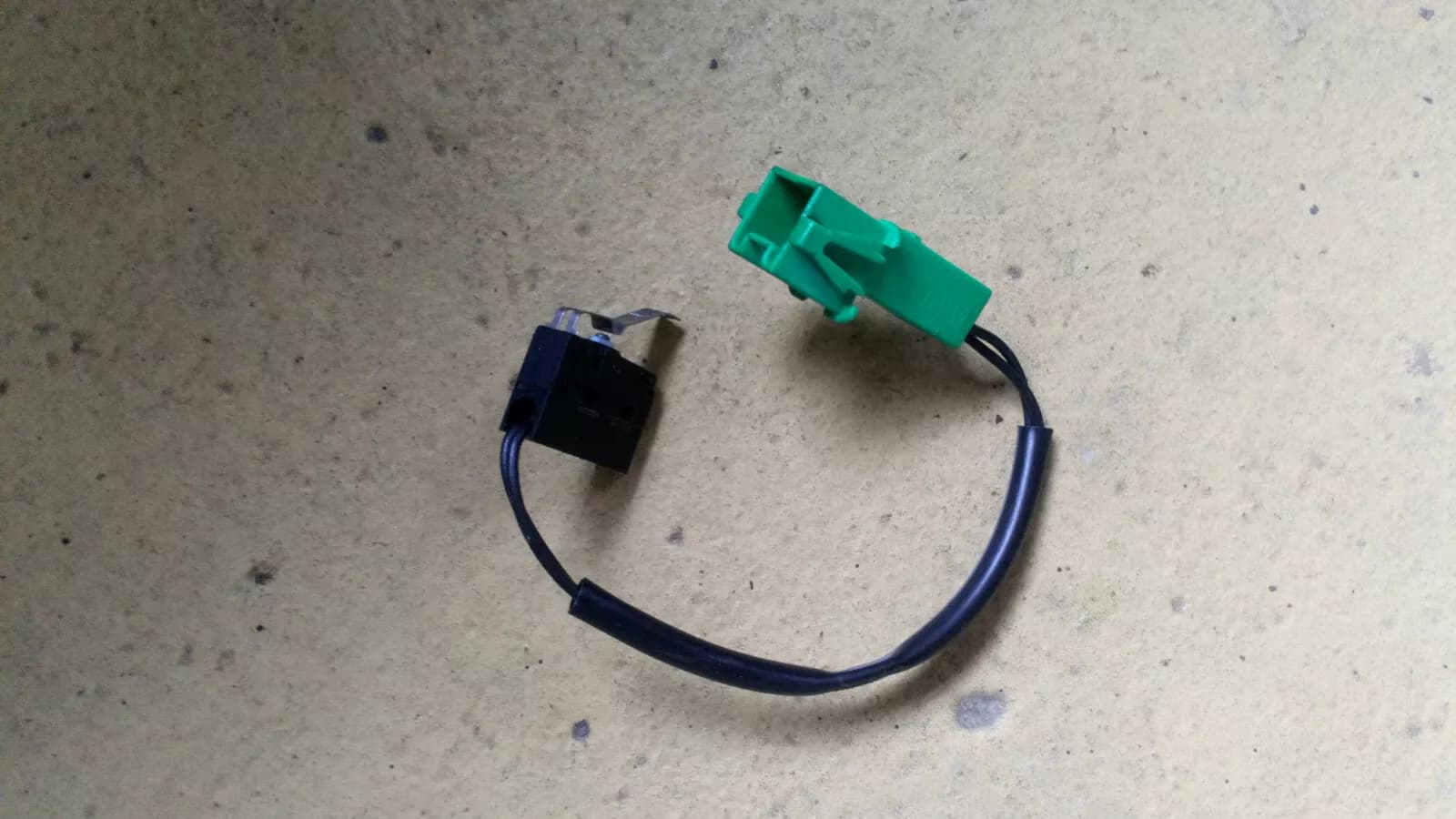 Saab 9-3 tailgate lock microswitch year:1998-03