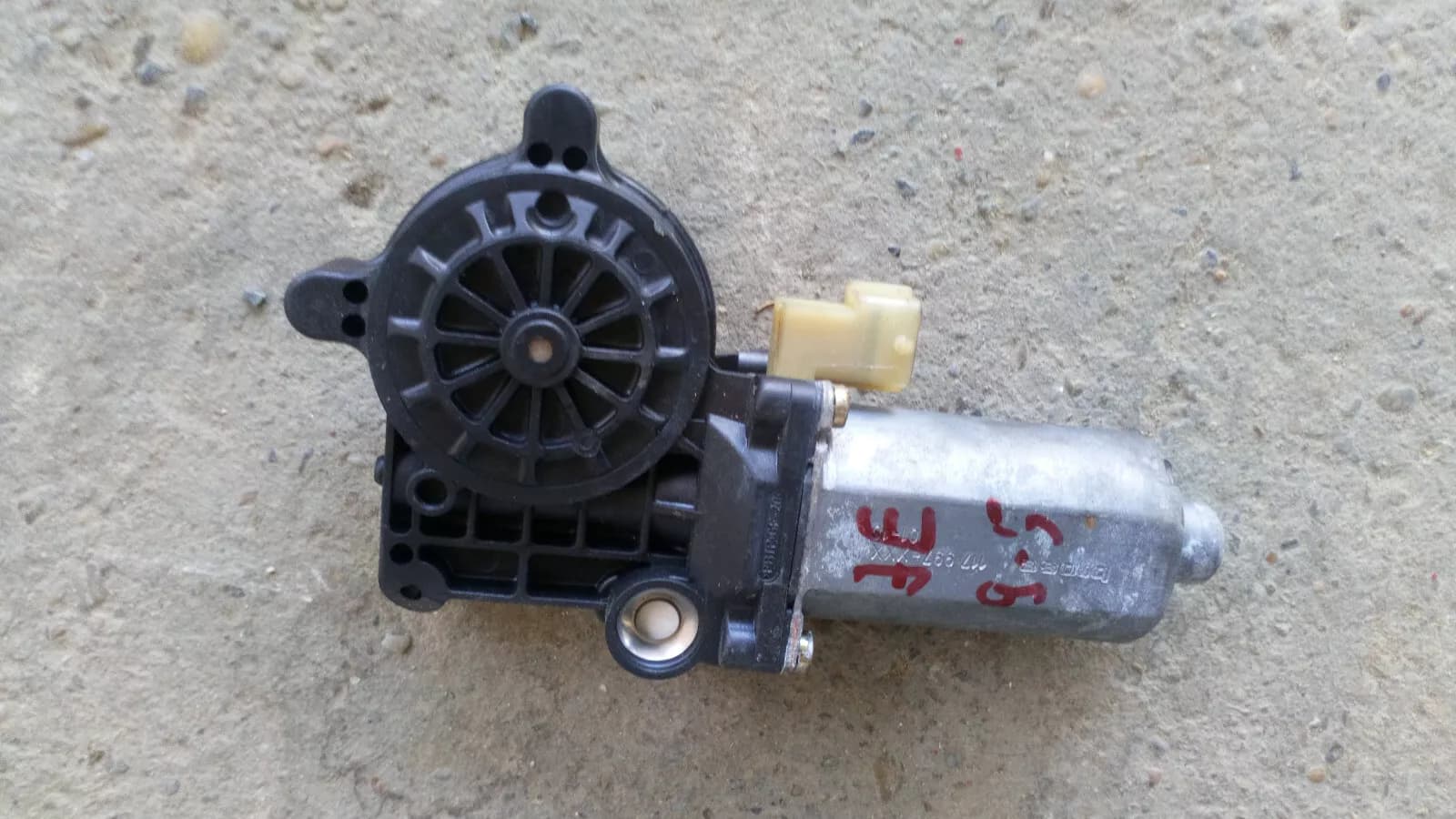 SAAB 9-5 window regulator motor right front part no:0 130 821 725