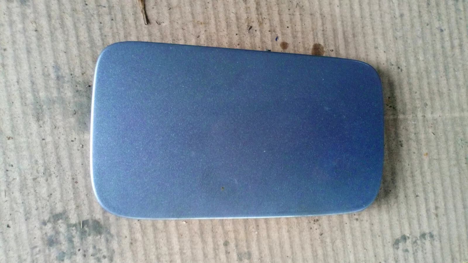 Peugeot fuel filler cap part no:9629154380 color smoked silver