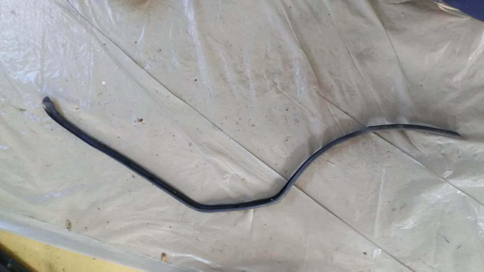 SAAB 9000 door fender seal right rear part no:9089426 year:1992-98