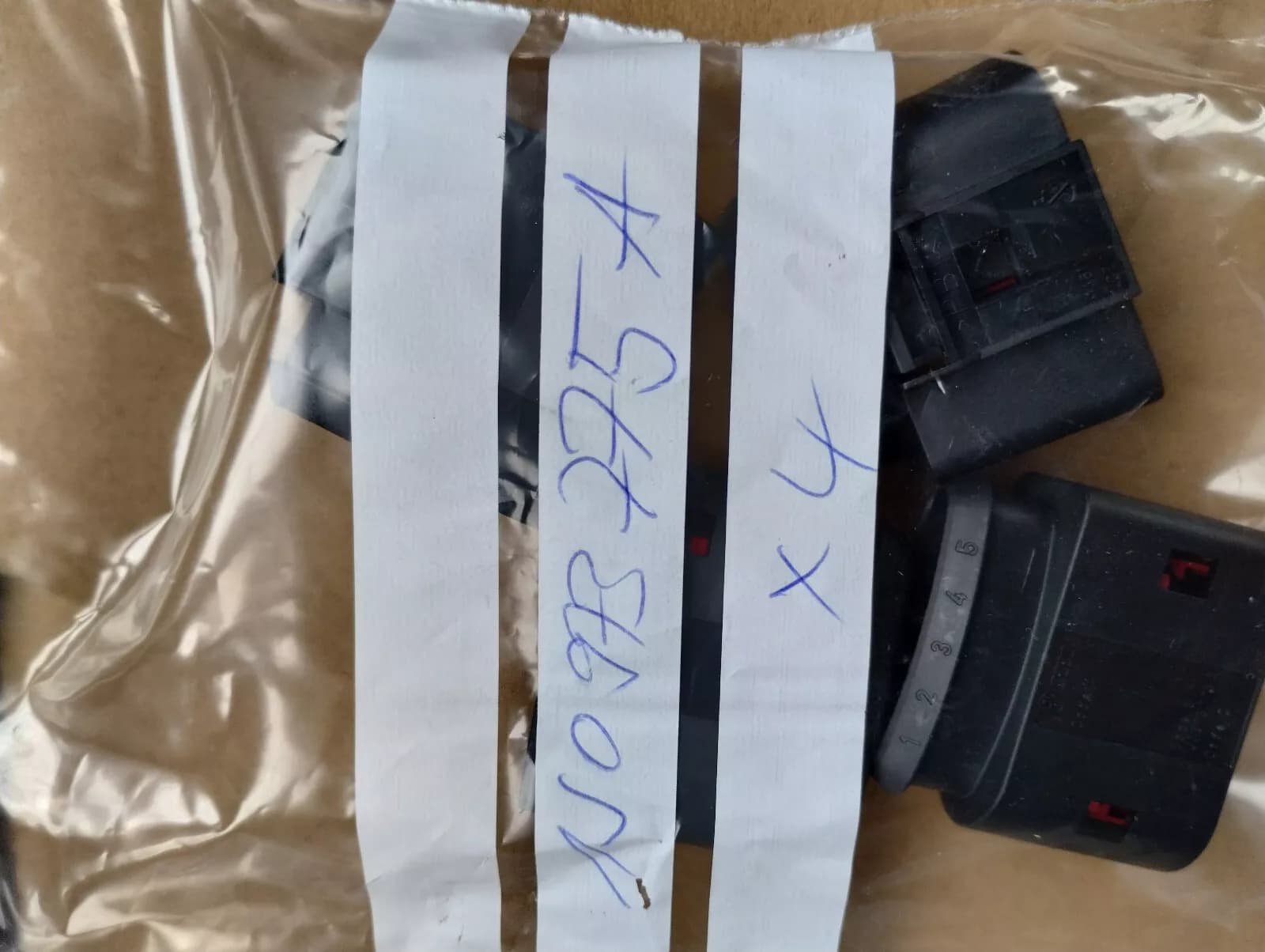 ORIGINAL BENTLEY FLAT CONTACT HOUSING WITH 4 PCS No: 1J0973775A