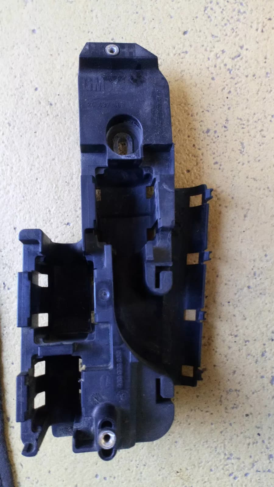 SAAB 9-3 fuse box holder part no:24437468 year:2003