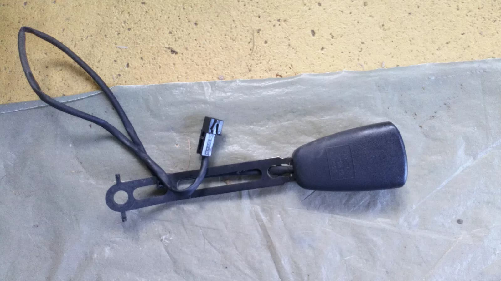 SAAB 9-5 seat belt lock front part no:4532412 year:1998-02