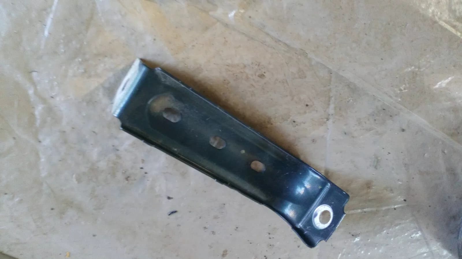 SAAB 9000 Mudguard bracket part no:4303962 year:1990-98