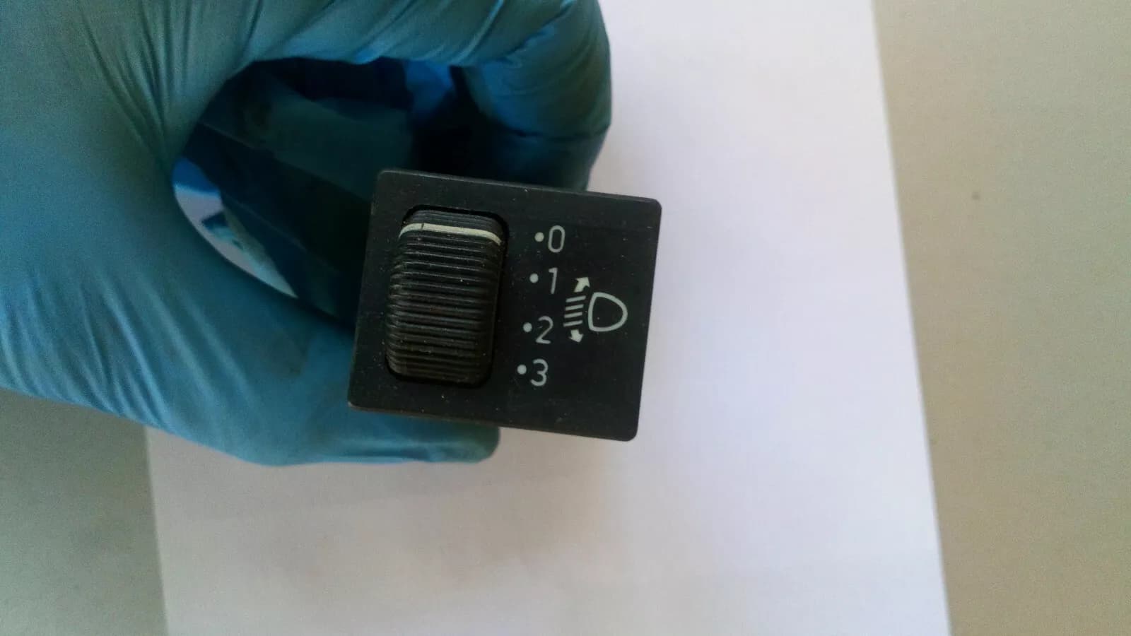 SAAB headlight leveling switch part no : 9527904