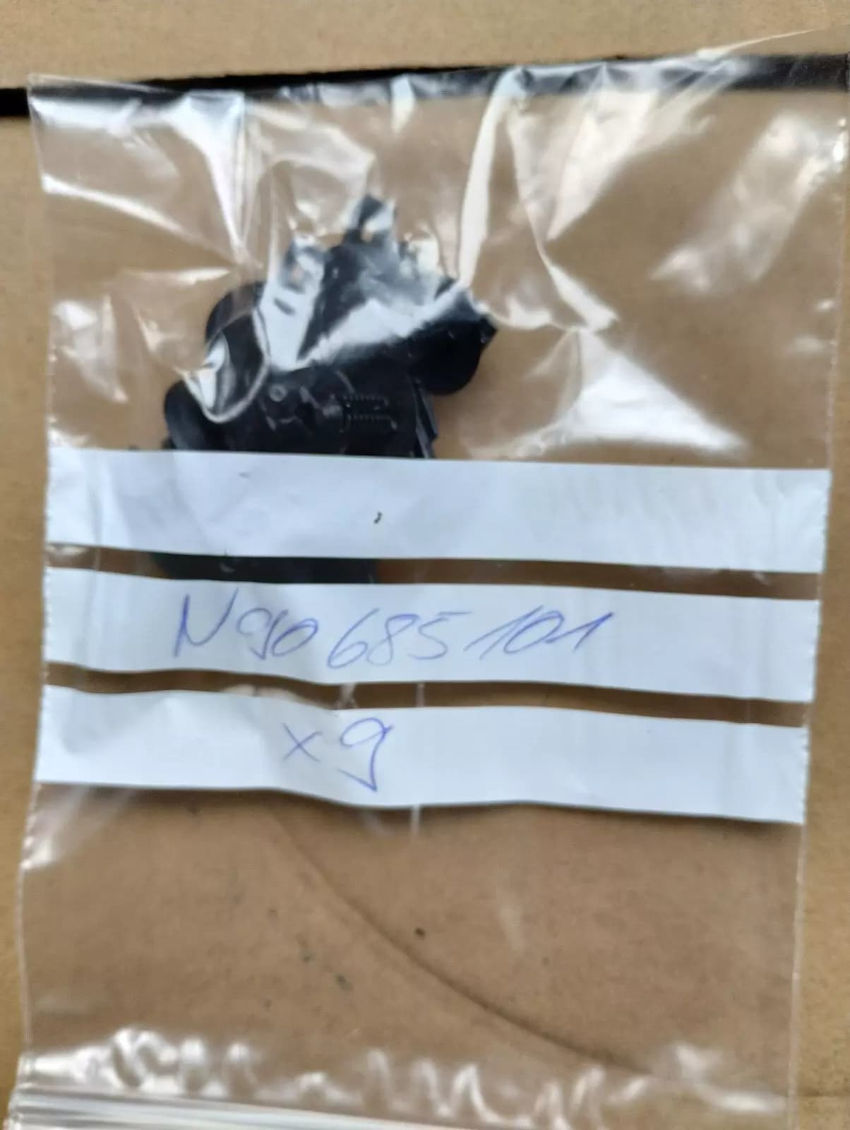 GENUINE BENTLEY BRACKET/BEARING SECK PUMP 9 PCS NR: N90685101